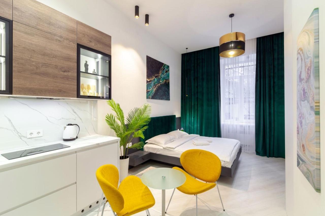 Зелені Апартаменти Біля Оперного Театру Flat In The City Center Lviv Eksteriør bilde